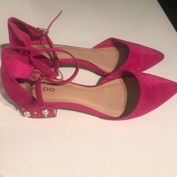 SOLD- The cutest Fuchsia Shoes with pearls - Aldo - Picture 2 of 9